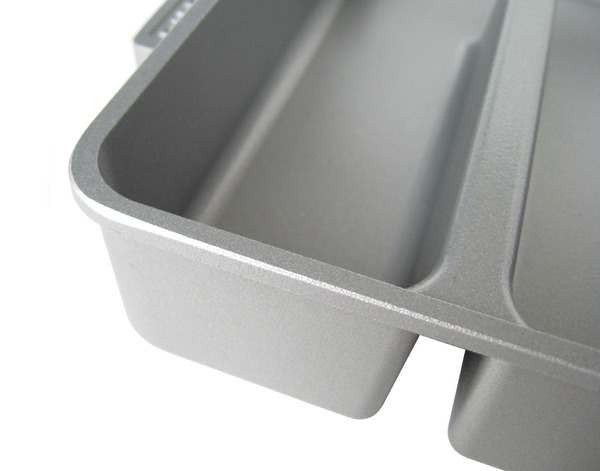 Bakers_edge_brownie_pan_empty_corner-sixhundred