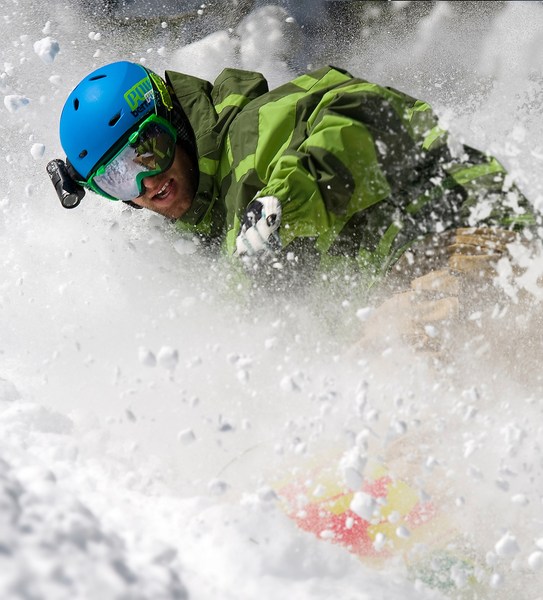 Contourhd_1080p_wearable_video_camera_on_snowboarder-sixhundred
