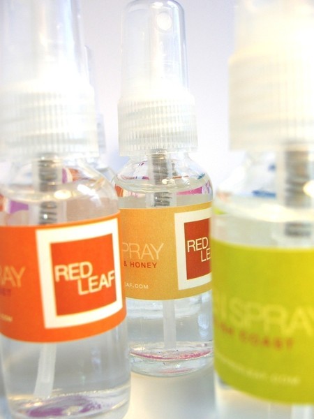 Red_leaf_concentrated_linen_spray_bottles_2-sixhundred