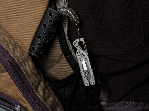 Leatherman_831207_style_cs_clip-on_multi-tool_with_scissors_clipped_on_a_bag-sixhundred