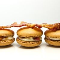 Box of 9 French Macarons 1