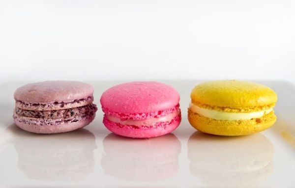 Box_of_9_french_macarons_4-sixhundred