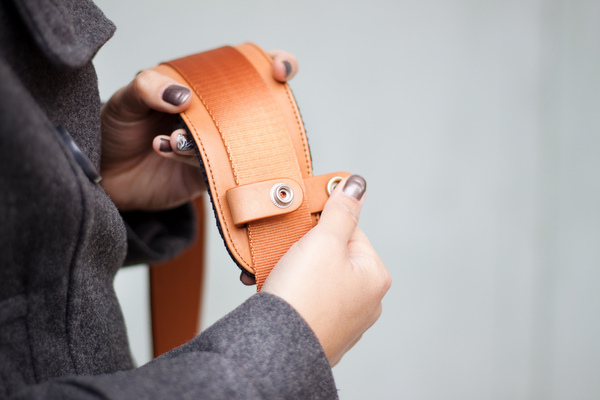 Classic_leather_camera_satchel_holding_the_shoulder_strap-sixhundred