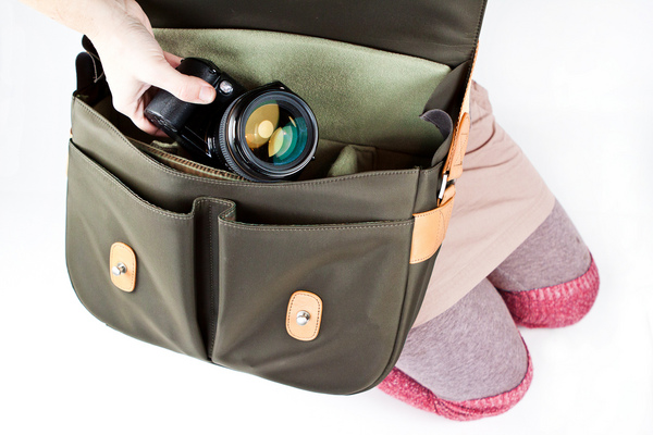 Classic_leather_camera_satchel_removing_a_camera-sixhundred