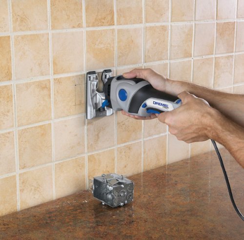 Dremel_trio_cutting_tile-sixhundred