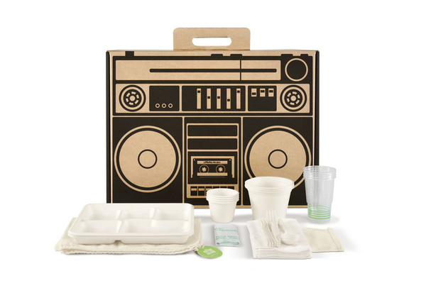 Boxsal_picnic_box_urban_picnic_with_box_contents-sixhundred