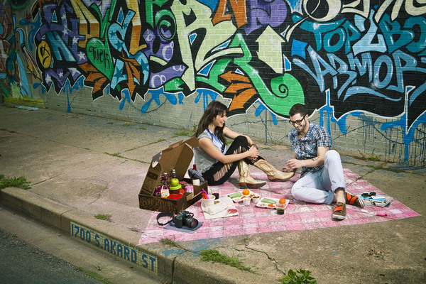 Boxsal_picnic_box_urban_picnic_with_guy_and_girl_on_sidewalk_with_graffiti_backdrop-sixhundred
