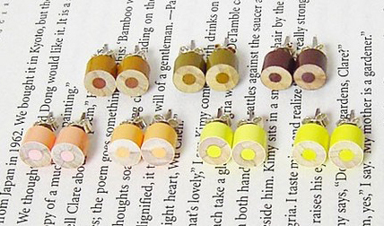Color_pencil_stud_earrings_by_huiyi_tan_yellow_set-sixhundred