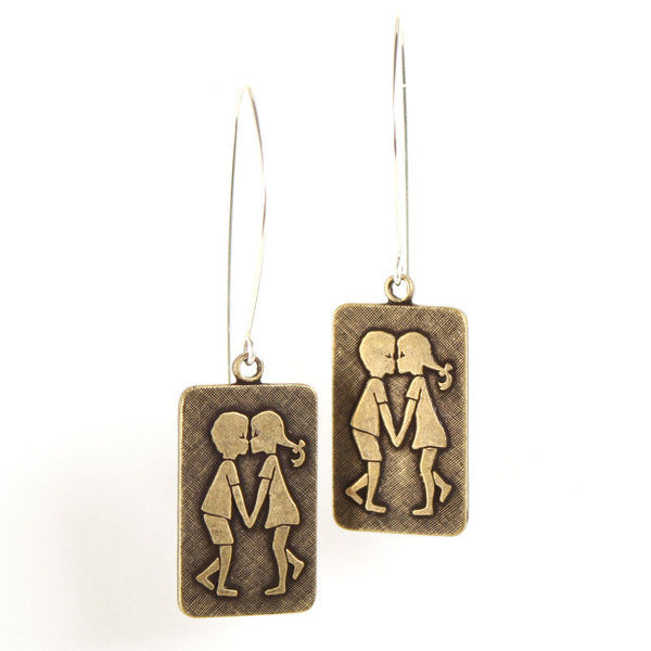 K.i.s.s.i.n.g earrings 1