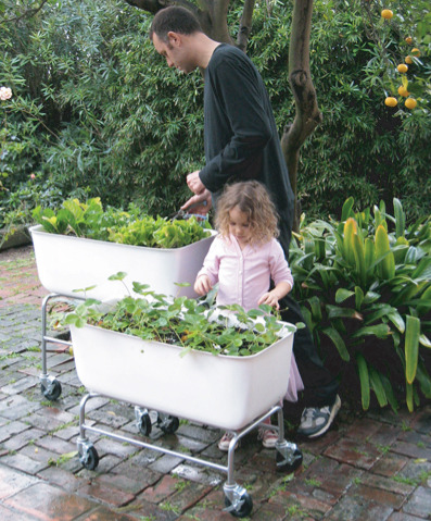 Tall_foodmap_container_on_patio_with_father_and_daughter-sixhundred