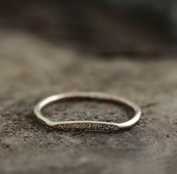 Signet_stardust_ring_by_andrea_bonelli_gold-sixhundred