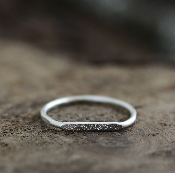 Signet_stardust_ring_by_andrea_bonelli_silver-sixhundred