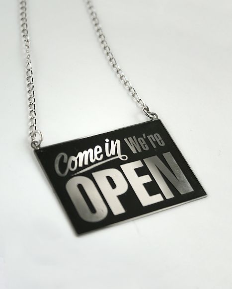 Reversible_sign_necklace_by_design_glut_2-sixhundred