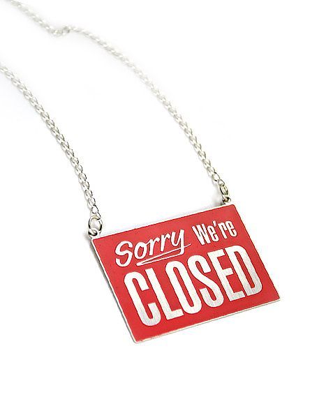 Reversible_sign_necklace_by_design_glut_3-sixhundred