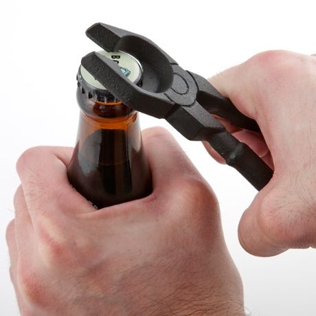 Cast_iron_tool_bottle_opener_2-sixhundred