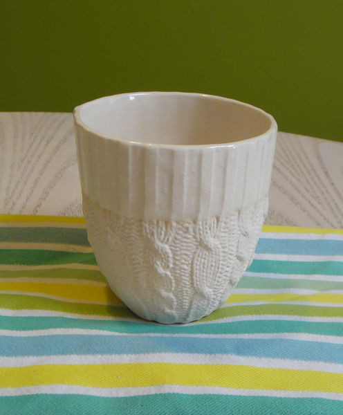 Cable_knit_ceramic_cups_2-sixhundred