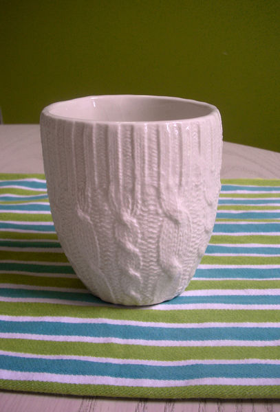 Cable_knit_ceramic_cups_4-sixhundred
