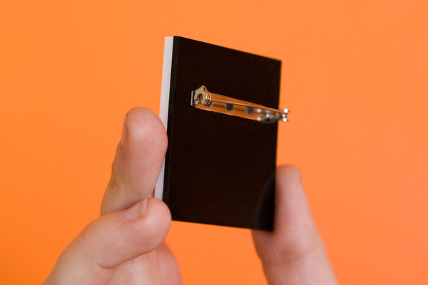 Instant_photo_frame_pins_4-sixhundred