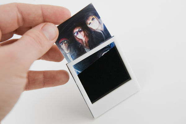 Instant_photo_frame_pins_6-sixhundred