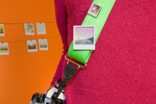 Instant_photo_frame_pins_7-sixhundred