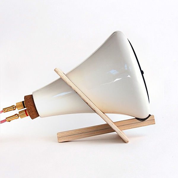 Ceramic_speaker_system_by_joey_roth_2-sixhundred