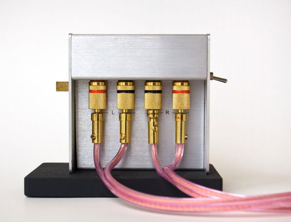 Ceramic_speaker_system_by_joey_roth_4-sixhundred