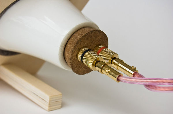 Ceramic_speaker_system_by_joey_roth_6-sixhundred