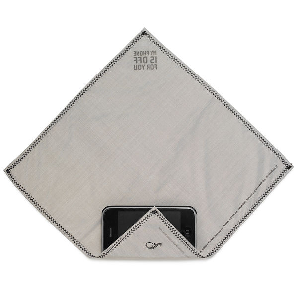 Phonekerchief_2-sixhundred