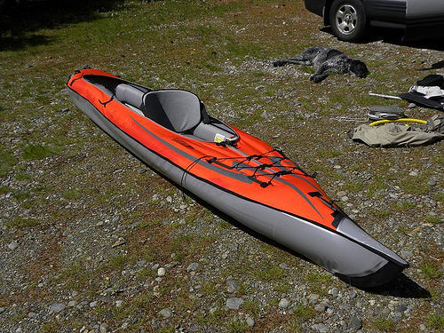Convertible_inflatable_kayak_for_1_or_2_3-sixhundred