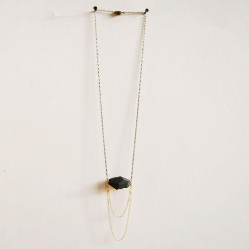 Porcelain_gem_necklace_4-sixhundred