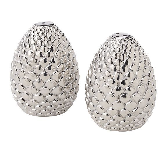 Pinecone_salt_and_pepper_shakers_2-sixhundred