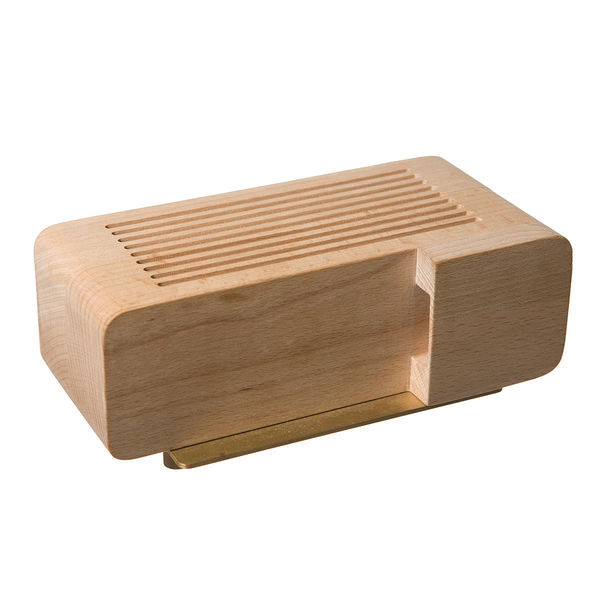 Iphone_alarm_dock_by_jonas_damon_2-sixhundred