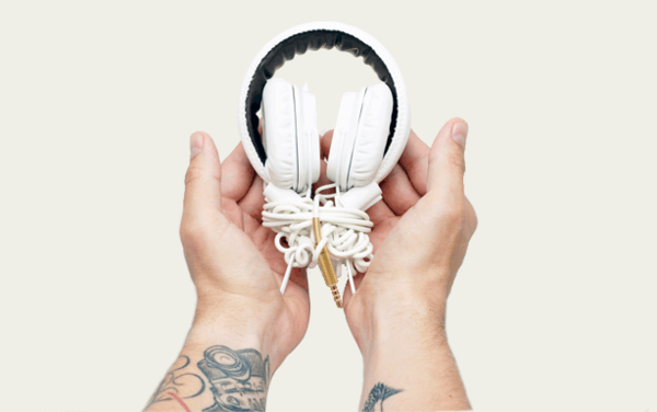 Major_white_headphones_by_marshall_6-sixhundred