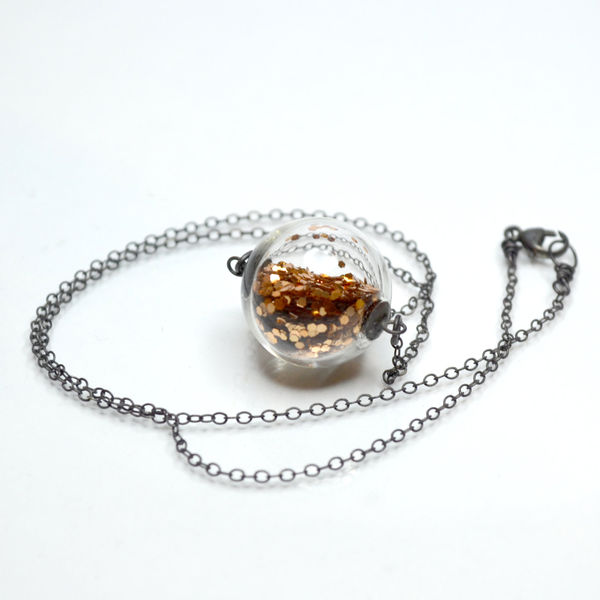 Glass_globe_glitter_necklace_2-sixhundred