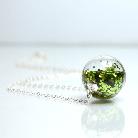 Glass_globe_glitter_necklace_5-sixhundred