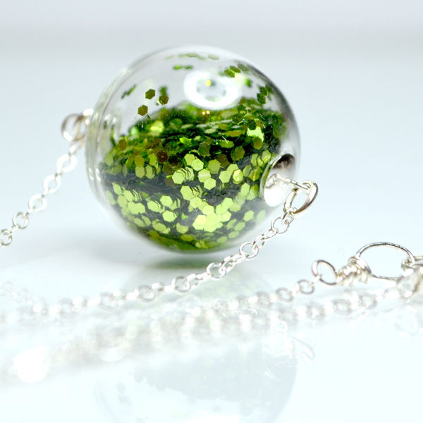 Glass_globe_glitter_necklace_6-sixhundred
