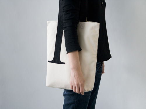 Serif_tote_bag_2-sixhundred
