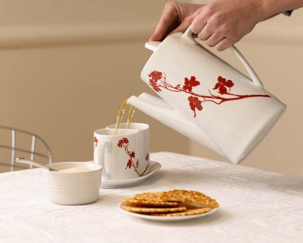 Two_for_two_teapot_set_by_marla_dawn_pouring-sixhundred