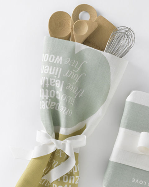 Love_set_tea_towels_by_studiopatr_10-sixhundred