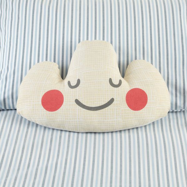 Head_in_the_clouds_pillow_2-sixhundred