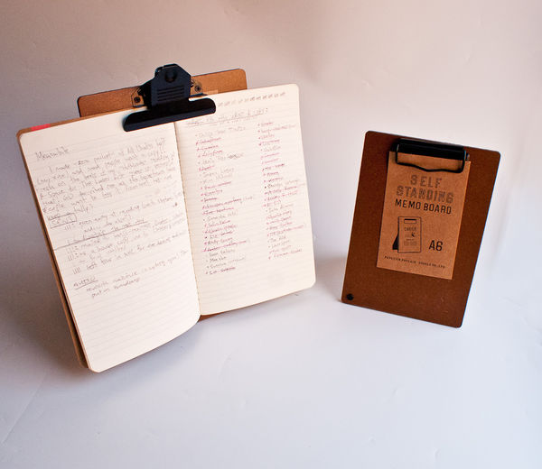 Self_standing_memo_board_3-sixhundred