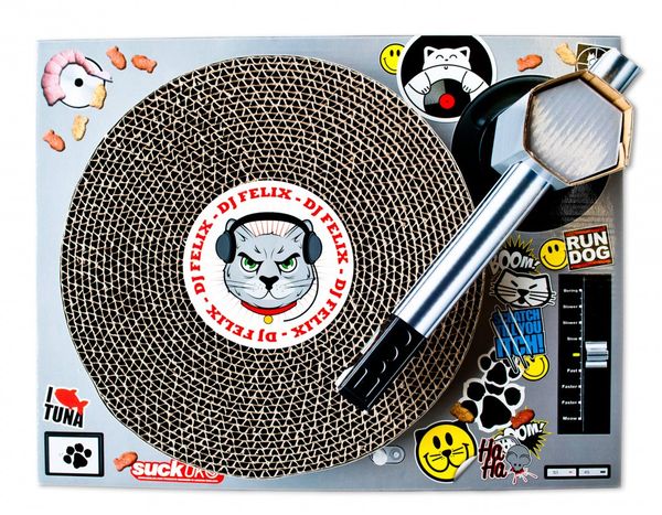 Cat_scratch_turntable_1-sixhundred