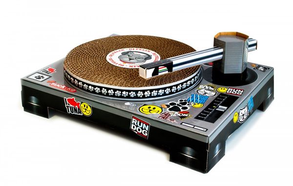 Cat_scratch_turntable_2-sixhundred