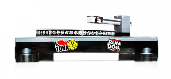 Cat_scratch_turntable_3-sixhundred