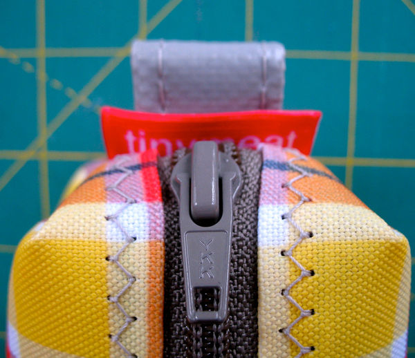 Zippered_pencil_pouch_by_tinymeat_2-sixhundred