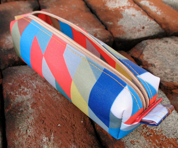 Zippered_pencil_pouch_by_tinymeat_3-sixhundred
