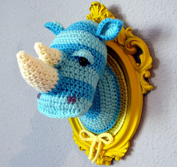 Crocheted_faux_taxidermy_by_manafka_mina_1-sixhundred