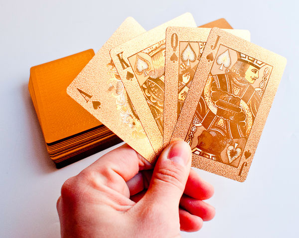 Gold_playing_cards_9-sixhundred