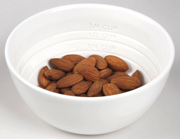 Measure_up_portion_control_bowl_small_with_almonds-sixhundred