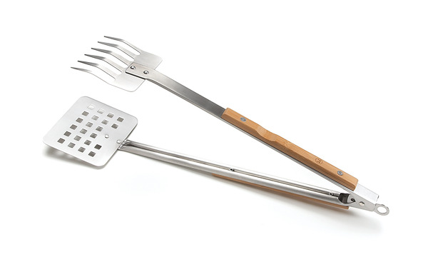 Outset_verde_recycled_stainless_steel_and_bamboo_grilling_locking_claw_tong-sixhundred